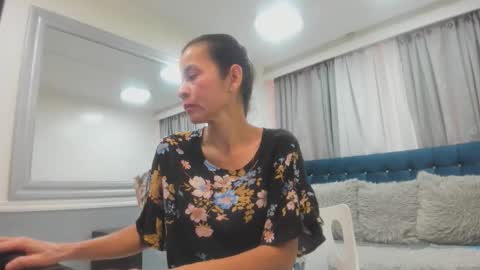 Snapshot of victoria__grey_ chatting on 04.14.26 Victoria grey online show from 04.14.26