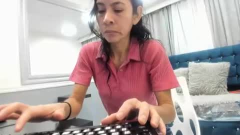 Snapshot of victoria__grey_ chatting on 04.29.26 Victoria grey online show from 04.29.26