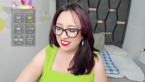  V I C T O R I A   online show from 09.25.25