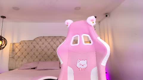 Snapshot of victoria_adams14 chatting on 06.12.26 Victoria for you online show from 06.12.26