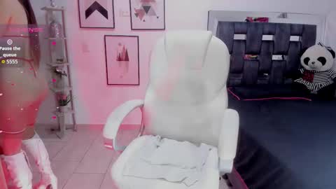 Victoria Castillo online show from 10.31.25