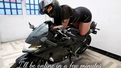 Victoria Collins online show from 04.11.26