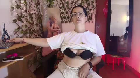 Snapshot of victoria_exxotic chatting on 02.11.26 victoria online show from 02.11.26