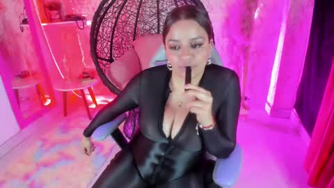 Snapshot of victoria_floyd1 chatting on 02.25.25 victoria_floyd1 online show from 02.25.25