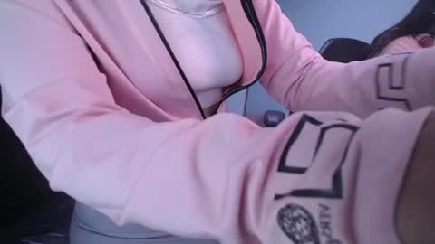 Snapshot of victoria_hernandez_t chatting on 09.24.25 Victoria online show from 09.24.25