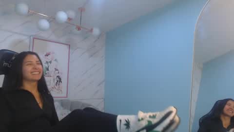 Snapshot of victoria_hernandez_t chatting on 04.28.26 Victoria online show from 04.28.26