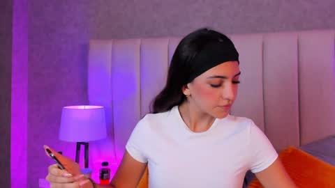  Victoria Lozano  online show from 12.21.24