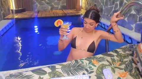  Victoria Lozano  online show from 01.17.25