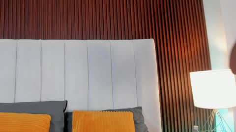  Victoria Lozano  online show from 02.05.25