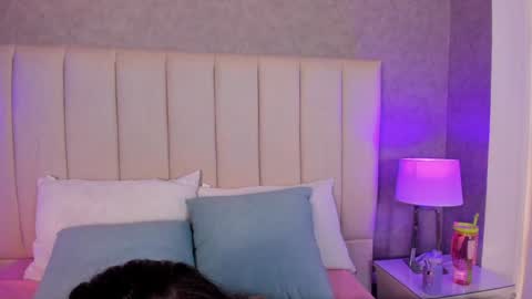  Victoria Lozano  online show from 02.08.25