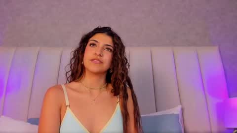  Victoria Lozano  online show from 02.10.25