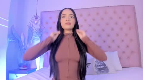 Snapshot of victoria_kitt chatting on 02.11.25 victoria_kitt online show from 02.11.25