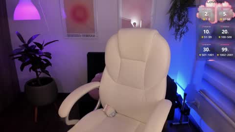 Victoria  online show from 01.07.25