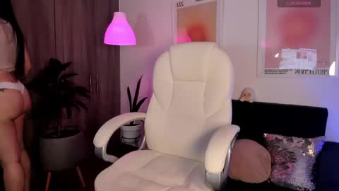 Victoria  online show from 02.25.25