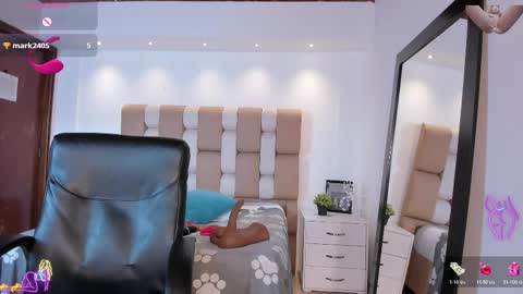 Snapshot of victoria_mooree chatting on 11.25.25 Victoria Everyday From 1400 to 2130 Col Time online show from 11.25.25