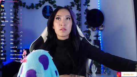 Snapshot of victoria_ricci_a chatting on 11.17.25 Victoria online show from 11.17.25