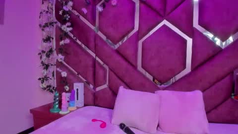 Victoria online show from 02.25.26