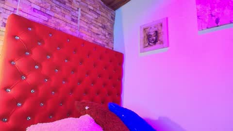 Snapshot of victoria_thompson6 chatting on 09.14.25 victoria online show from 09.14.25