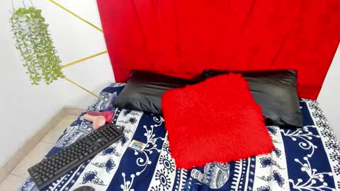 victoriaa_anderson_ online show from 12.19.25