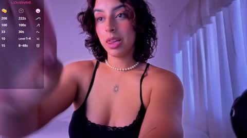 Snapshot of victoriaamelie chatting on 02.28.26 victoriaamelie online show from 02.28.26