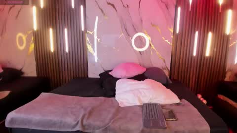 Victoria  online show from 11.05.25