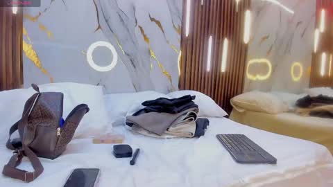 Victoria  online show from 04.18.26