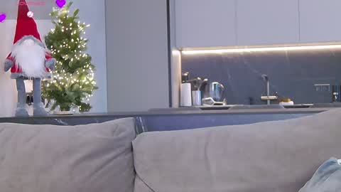 Miss V online show from 01.01.25