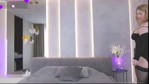 Miss V online show from 03.04.25