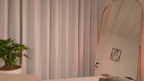 VictoriaNova online show from 12.02.25