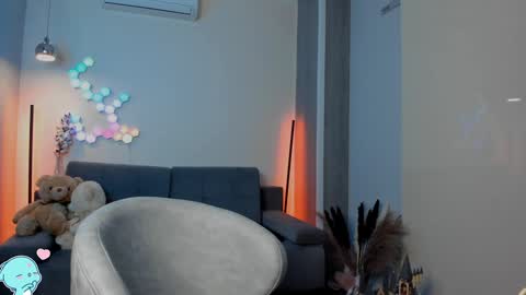 Snapshot of victorias_world chatting on 12.13.24 Viktoria online show from 12.13.24