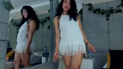 Snapshot of victoriawills_ chatting on 12.20.24 ADRIANA online show from 12.20.24