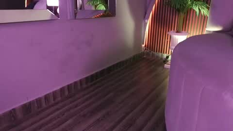 hi Im daniela  I will be online again in 15 hours after each transmission 3 online show from 12.20.25