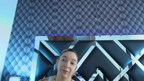 victtoria lee online show from 01.15.25