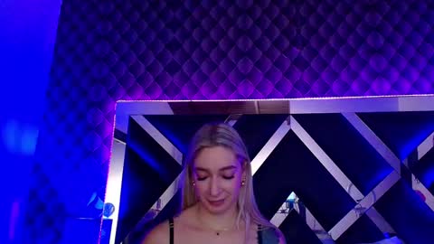 victtoria lee online show from 10.04.25