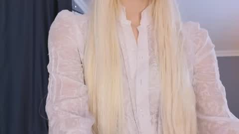 Snapshot of vienna_gones chatting on 04.24.26 Eva online show from 04.24.26