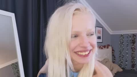Snapshot of vienna_gones chatting on 04.29.26 Eva online show from 04.29.26
