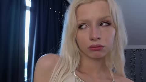 Snapshot of vienna_gones chatting on 05.07.26 Eva online show from 05.07.26