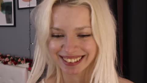 Snapshot of vienna_gones chatting on 05.24.26 Eva online show from 05.24.26