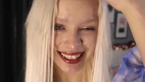 Snapshot of vienna_gones chatting on 05.29.26 Eva online show from 05.29.26