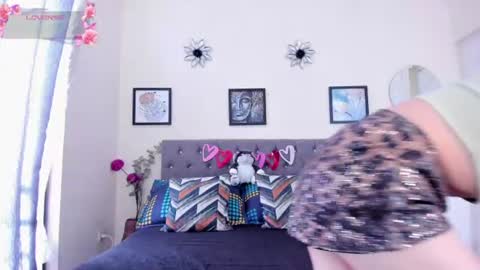 Snapshot of viioleta_cam chatting on 06.20.26 Violet online show from 06.20.26