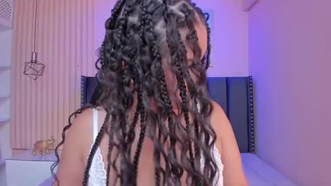 Snapshot of viiolett_lee chatting on 02.13.25 Viiolett online show from 02.13.25