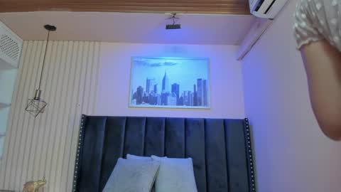 Snapshot of viiolett_lee chatting on 03.04.25 Viiolett online show from 03.04.25