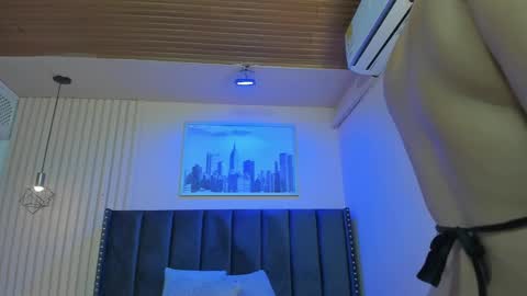 Snapshot of viiolett_lee chatting on 09.09.25 Viiolett online show from 09.09.25