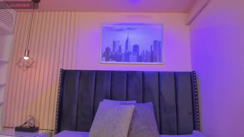 Snapshot of viiolett_lee chatting on 10.22.25 Viiolett online show from 10.22.25