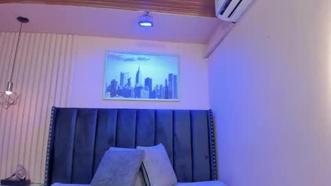 Snapshot of viiolett_lee chatting on 10.23.25 Viiolett online show from 10.23.25