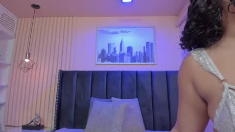 Snapshot of viiolett_lee chatting on 10.25.25 Viiolett online show from 10.25.25