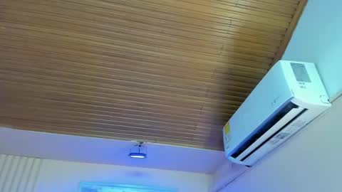 Snapshot of viiolett_lee chatting on 11.05.25 Viiolett online show from 11.05.25