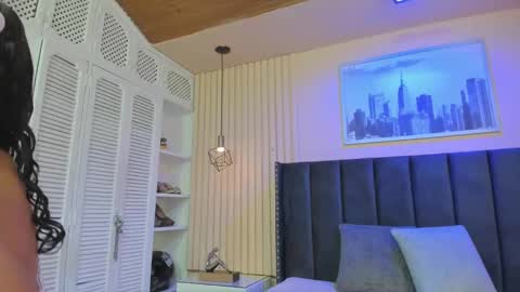 Snapshot of viiolett_lee chatting on 11.22.25 Viiolett online show from 11.22.25