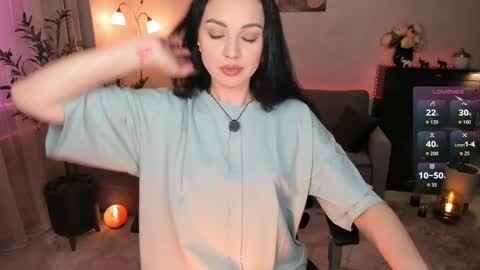 Snapshot of vikibellson chatting on 05.17.26 Viki Bellson online show from 05.17.26