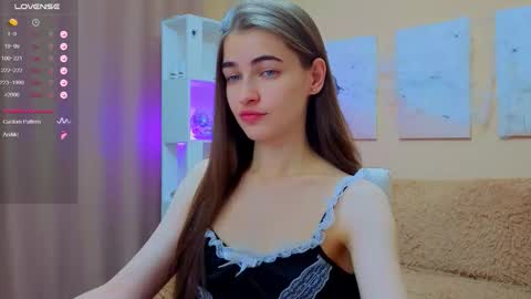 Snapshot of vikiberry chatting on 11.20.25 vikiberry online show from 11.20.25